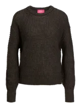 Sweater de punto grueso color gris oscuro, de corte holgado y mangas largas.