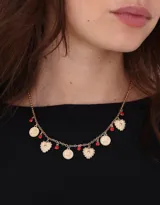 Collar corto dorado de eslabones con multidijes de monedas, corazones y strass.
