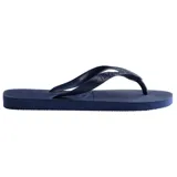 Ojotas Havaianas Top color blanco, con suela texturizada y tiras con diseño en relieve y logo de la marca.