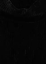 Camiseta sin mangas de terciopelo marrón chocolate con cuello perkins y corte recto.