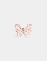 Anillo dorado con forma de mariposa con incrustaciones de cristal color rosa y blanco.