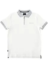 Polo blanca de manga corta con cuello gris con diseño geométrico, cierre de cremallera y logo de la marca bordado en el pecho.