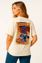 Remera blanca con estampado azul con la frase "IN VACANZA".