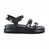 Sandalias negras con plataforma y tiras con apliques de tachas piramidales plateadas.