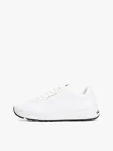 Zapatillas deportivas Tommy Hilfiger de corte bajo, color blanco, confeccionadas en tejido de punto de poliéster, con forro de poliéster, plantilla extraíble de poliuretano y suela de EVA. Presentan logo Hilfiger en relieve en el lateral y cinta distintiva en la entresuela.