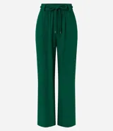 Pantalón recto verde esmeralda confeccionado en viscosa, con cintura elastizada, lazo ajustable y bolsillos laterales.