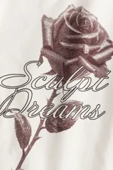 Remera oversized color crema de algodón con estampado de una rosa y la frase "Sculpt Dreams".