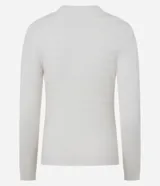 Blusa blanca de punto leve con cuello redondo y textura zigzag.