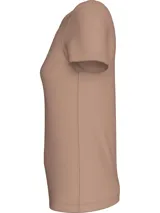 Remera color beige de corte slim, cuello redondo y mangas cortas. Estampado degradado del logo de Calvin Klein en el pecho.