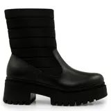 Bota casual Usaflex de cuero negro con caña acolchada y plataforma track.