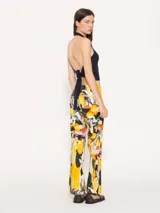 Pantalón recto de jacquard con estampado de limones, tiro medio y cierre lateral con tiracierre metálico niquelado.