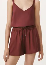 Short de lino color lila con cintura elastizada y cordón ajustable.