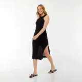 Vestido largo negro de punto, sin mangas y con abertura lateral.