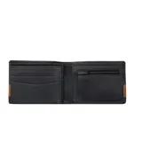 Billetera de cuero sintético negra con banda horizontal marrón y logo metálico.