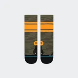 Medias Stance Sargent Crew de caña alta, color verde oliva con estampado de camuflaje en negro y detalles en naranja.