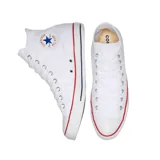 Championes Converse Chuck Taylor All Star Hi, color blanco, de caña alta, con cordones y suela de goma. Logo de Converse en el lateral.