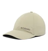 Gorra de béisbol color beige con logo de Columbia bordado en gris. Cuenta con tecnología Omni-Freeze ZERO™ para enfriamiento superior y Omni-Wick™ para absorber la humedad.