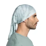 Cuello multifuncional Buff Coolnet Uv Aces con estampado de camuflaje en tonos celeste y gris.