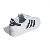 Championes Adidas Superstar II, color blanco con detalles en negro, con las tres tiras características de la marca en los laterales y puntera de goma.