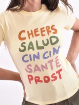 Remera celeste con estampado de la palabra 'blue' y su definición en inglés.