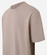 Remera relaxed de mangas cortas confeccionada en algodón más sostenible con cuello redondo y malla texturizada.