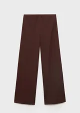 Pantalón largo de corte recto color marrón.