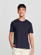 Camiseta básica azul marino de manga corta con cuello en V.