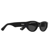 Lentes de sol Indie modelo Napoles, con montura de acetato negra y lentes grises polarizadas.