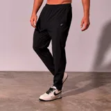Pantalón largo deportivo negro con cintura elástica y logo pequeño en color blanco.