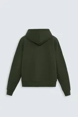 Sudadera negra relaxed fit confeccionada en tejido de algodón compacto con interior en rizo. Cuello con capucha ajustable y manga larga. Bolsillos frontales tipo canguro. Acabados en rib. Cierre frontal con cremallera.