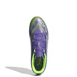 Championes de fútbol Adidas F50 Club para césped sintético. Diseño en tonos violeta y verde neón con detalles en blanco.