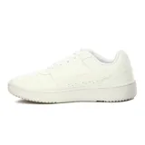 Championes Fila Arcade Low blancos de cuero sintético, con cordones y logo de la marca en el lateral.