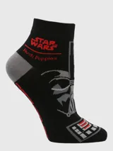 Calcetines cortos negros con talón y puntera en gris, con diseño de Darth Vader y logos de Star Wars y Hush Puppies en rojo.