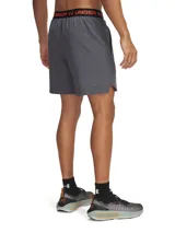 Short deportivo Under Armour Vanish Woven de hombre, color celeste con calza interior negra y logo estampado en la pierna izquierda.