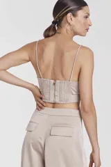 Pantalón de vestir blanco de corte recto.