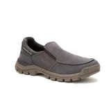 Zapato Caterpillar tipo slip-on color gris oscuro, con capellada de lona, forro de tejido transpirable, plantilla de espuma de PU moldeada, entresuela de EVA y suela de goma.