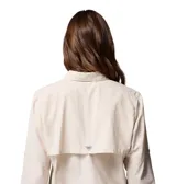 Camisa de manga larga color beige claro, con cuello abotonado, cierre frontal con botones, dos bolsillos frontales con cierre de velcro y tecnología Omni-Shade™ Broad Spectrum UPF 50.