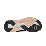Championes deportivos Joma Vitaly Lady 2501, color negro con detalles en blanco y rosa. Corte elaborado en mesh con perforaciones VTS para ventilación, material sintético para ajuste y firmeza. Mediasuela con drop 10 mm construida en phylon para confort, flexibilidad y amortiguación. Suela de caucho resistente al desgaste por abrasión.
