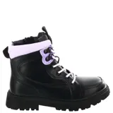 Bota borcego negra con detalles en color lila, con cierre frontal y suela gruesa.