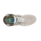 Bota de cuero color gris claro, con cordones y suela de goma negra. Cuenta con tecnología impermeable y plantilla de espuma EVA para mayor confort.