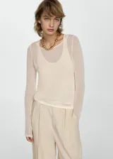 Jersey de tejido ligero color crema, con mangas largas y corte holgado.