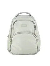 Mochila color verde militar con diseño moderno y funcional. Cuenta con un amplio compartimento principal con cierre reforzado, un bolsillo frontal grande y bolsillos laterales de red elástica. Las correas son ajustables y acolchadas, y la parte trasera y las tiras tienen material respirable.