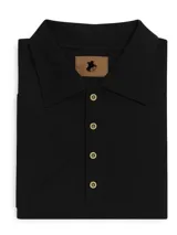 Remera tipo polo color crudo, de corte clásico y manga corta.