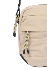 Bandolera porta celular negra de poliéster con múltiples cierres y correa ajustable.