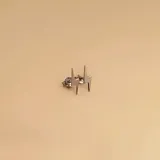 Par de aros pequeños de plata 925 con forma de rayo.