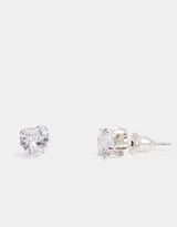 Par de aros pasantes plateados con forma de corazón y cubic zirconia, con cierre de tope a presión.