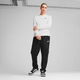 Pantalón cargo recto de hombre, color negro, con bolsillos laterales y logo de Puma estampado en blanco en la pierna izquierda.