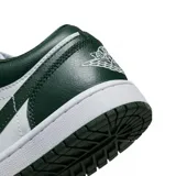 Zapatillas Air Jordan 1 Low, color blanco y verde, con logo de Nike en los laterales.
