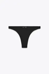 Braguita de bikini negra de tiro medio y cintura elástica.