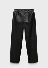 Pantalón largo de tiro alto color negro, con efecto piel, diseño recto, cinco bolsillos, trabillas y cierre de cremallera y botón.